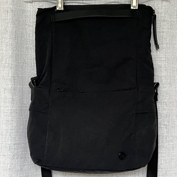 Lululemon Crossbody Bag Fold Over Top Zip Front Pocket 11” x 8” Black Nylon - Picture 4 of 8